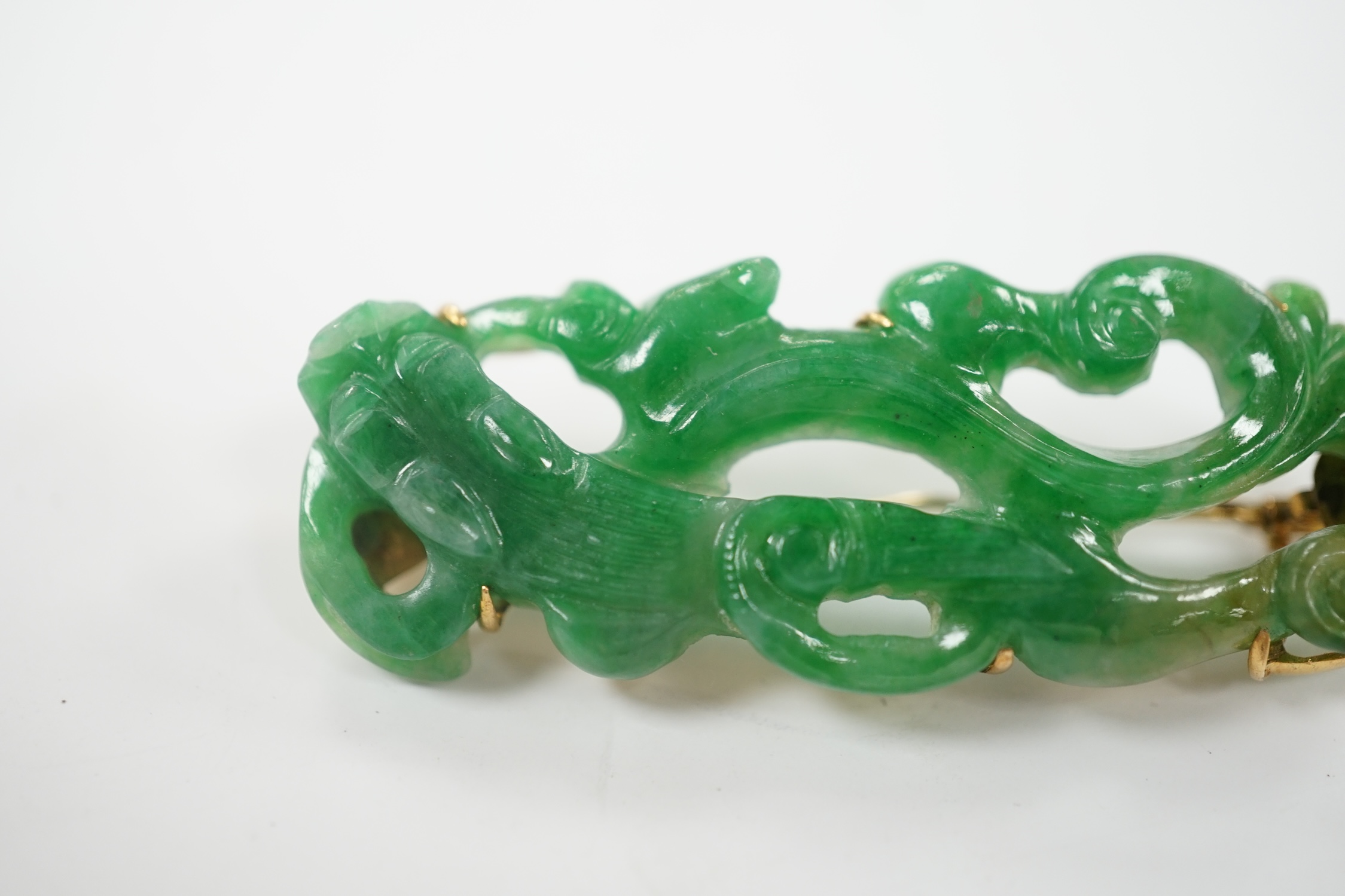 A Chinese 18k mounted carved jade brooch, 50mm, gross weight 9.1 grams.